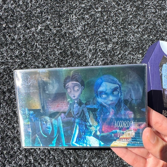Corpse bride lip oil & contour palette - Picture 3 of 12